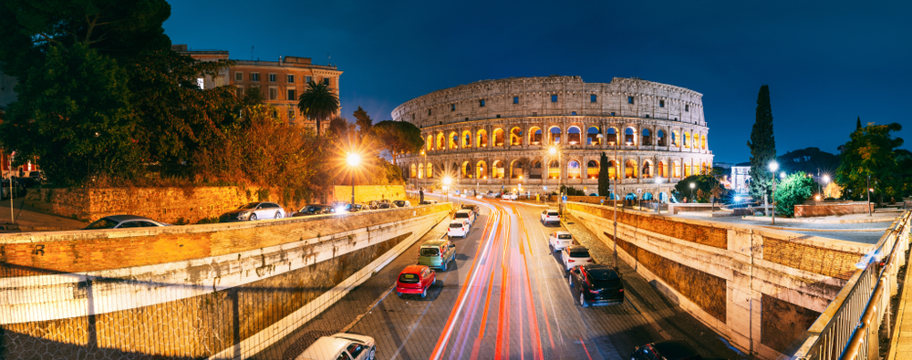 Rome,,Italy.,Colosseum,Also,Known,As,Flavian,Amphitheatre.,Traffic,In